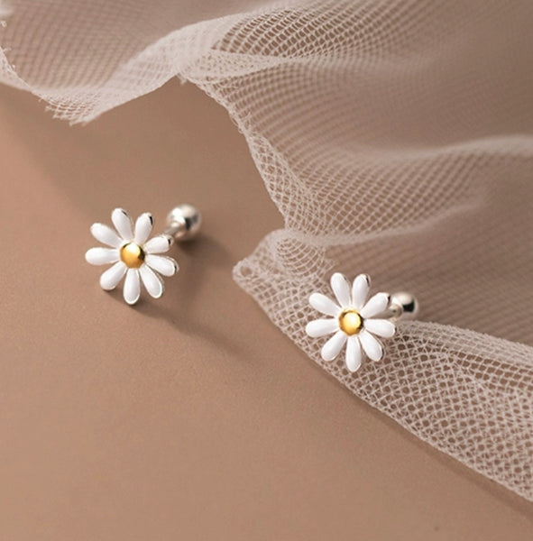 Small Daisy flower Screw back Studs Earrings - ESB021