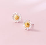 Daisy Flower Stud Earrings - SS052