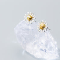 Daisy Flower Stud Earrings - SS052