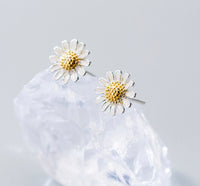 Daisy Flower Stud Earrings - SS052