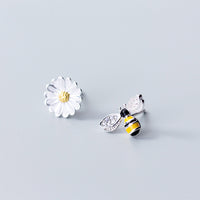 Asymmetry Bee and Daisy flower cute silver stud earrings set, one pair