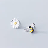 Asymmetry Bee and Daisy flower cute silver stud earrings set, one pair