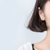 Asymmetry Bee and Daisy flower cute silver stud earrings on modeling