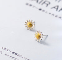 Daisy Flower Stud Earrings - SS052