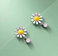 Daisy Flower Silver Stud Earrings silver white flower