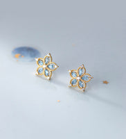 Flower stud earrings Gold